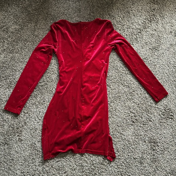 Fashion NWT Red Velvet Faux Wrap Dress Size Medium - Picture 8 of 9